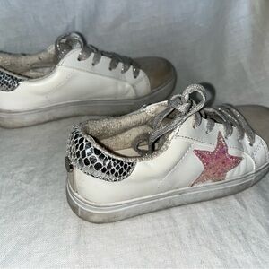 Steve Madden white girls tennis shoes w/pink stars size 2.  Glitter shoe strings